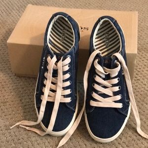 NWT Taos Plim Soul denim sneakers. Women’s size 8.5